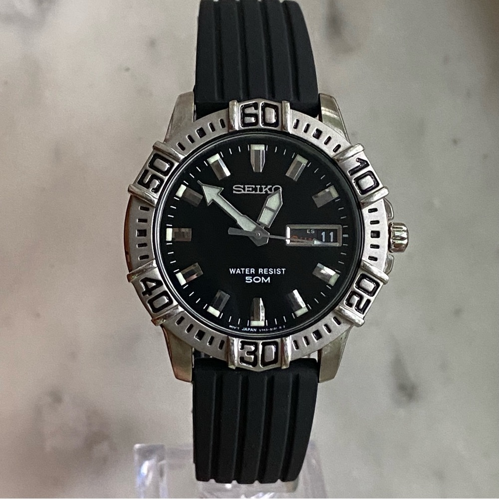 2000 Seiko Mens Diver Watch with a New Battery and New Rubber Strap